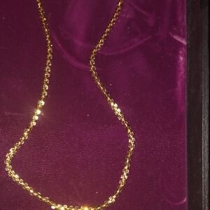 Lustrous Gold Necklace for Women